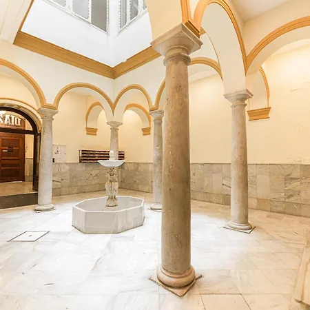 Center Penthouse & Parking Apartment *