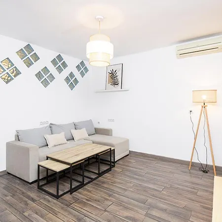 Center Penthouse & Parking Apartment Malaga